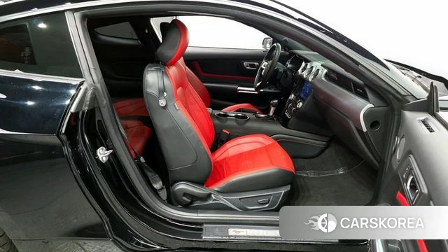 Ford Mustang 2023 Черный из Кореи, фото 2