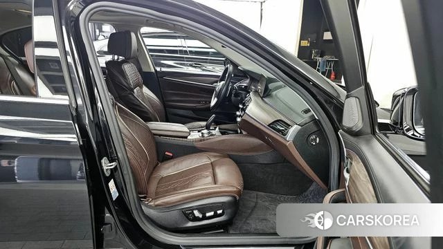 BMW 5 Series (G30) 2020 Черный из Кореи, фото 2
