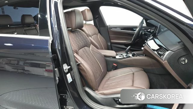 BMW 5 Series (G30) 2018 Черный из Кореи, фото 2
