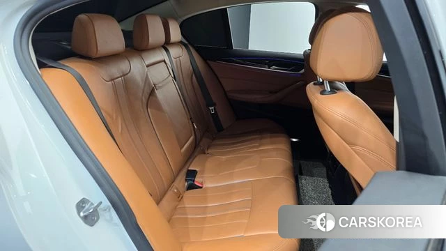 BMW 5 Series (G30) 2018 Белый из Кореи, фото 2