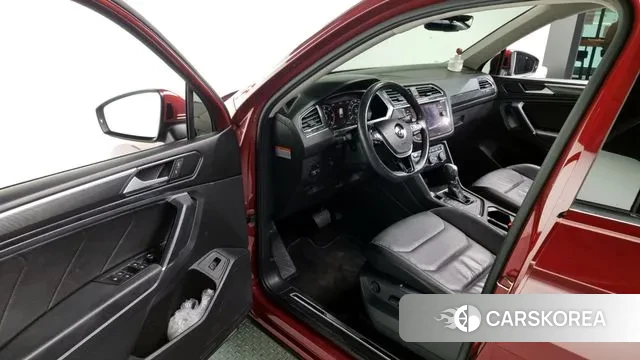 Volkswagen Tiguan Allspace 2018 Красный из Кореи, фото 2