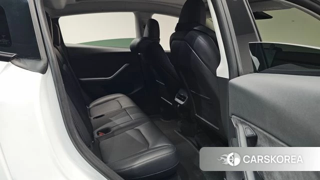 Tesla Model Y 2023 Белый из Кореи, фото 2