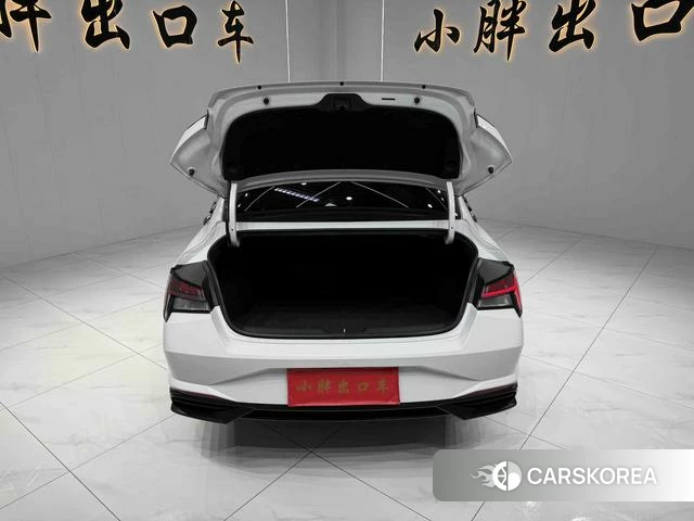 Hyundai Elantra 2023 Белый из Китая, фото 2