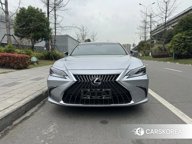 Lexus ES 2024 Серебристо-серый из Китая, фото 2