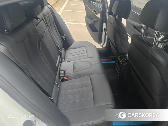 BMW 5 Series (G30) 2023 Белый из Кореи, фото 2