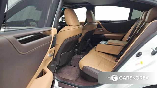 Lexus ES300h 7th generation 2019 Белый из Кореи, фото 2