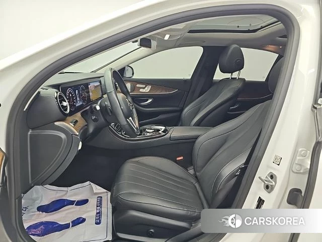 Mercedes-Benz E-Class W213 2019 Белый из Кореи, фото 2