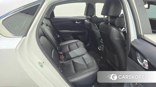 Kia The New K3 2nd generation 2023 Белый из Кореи, фото 2