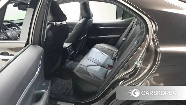 Toyota Camry (XV70) 2021 Коричневый из Кореи, фото 2