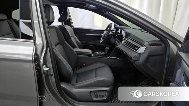 Toyota Camry (XV80) 2025 Серый из Кореи, фото 2
