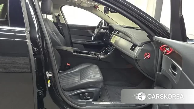 Jaguar XF (X260) 2018 Черный из Кореи, фото 2