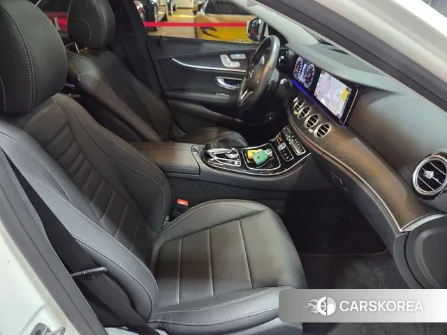 Mercedes-Benz E-Class W213 2020 Белый из Кореи, фото 2