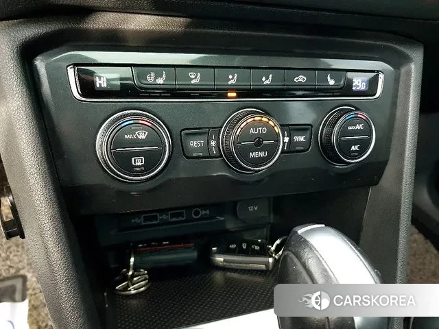 Volkswagen Tiguan second Generation 2019 Белый из Кореи, фото 2