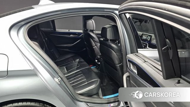 BMW 5 Series (G30) 2018 Серый из Кореи, фото 2