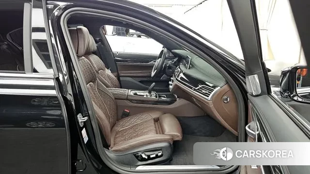 BMW 7 Series (G11) 2022 Черный из Кореи, фото 2