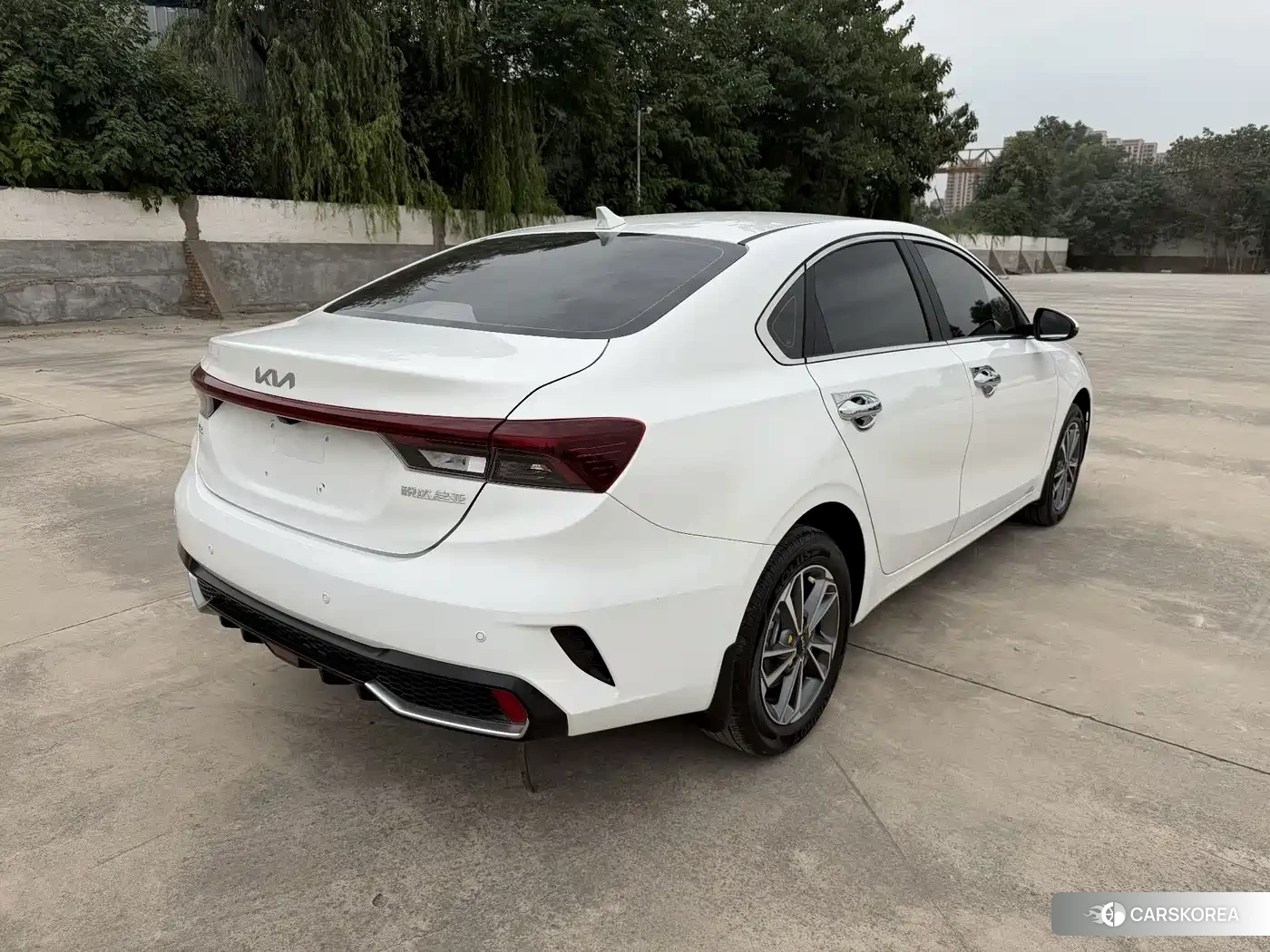 Kia K3 2023 Белый из Китая, фото 2