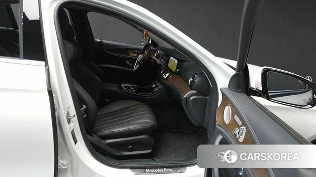 Mercedes-Benz E-Class W213 2020 Белый из Кореи, фото 2
