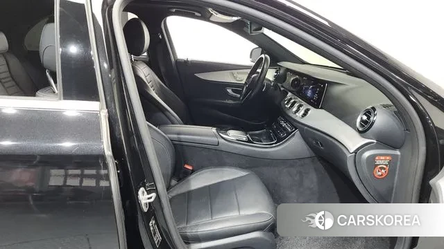 Mercedes-Benz E-Class W213 2020 Черный из Кореи, фото 2