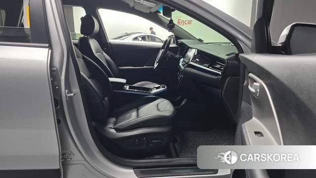 Kia Niro Plus 2022 Серебряный из Кореи, фото 2