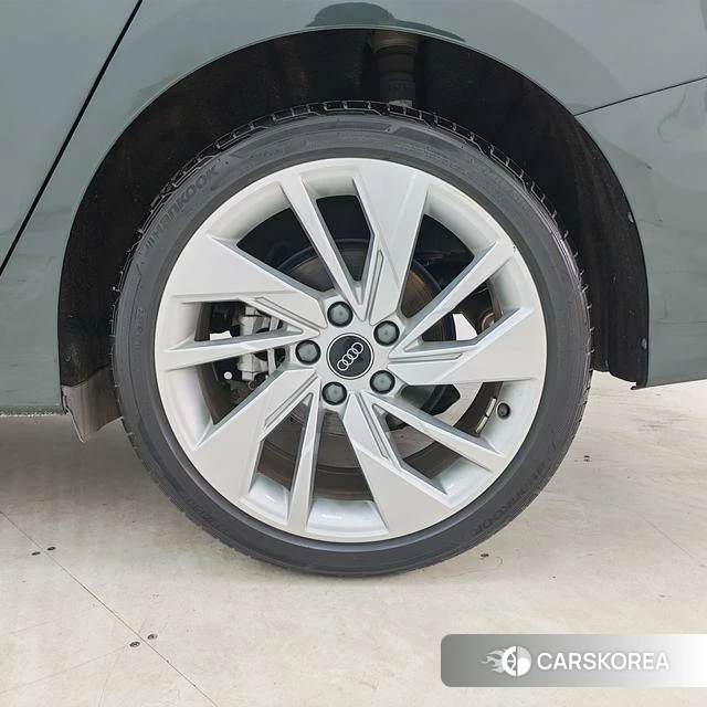 Audi A3 2023 Зеленый из Китая, фото 2