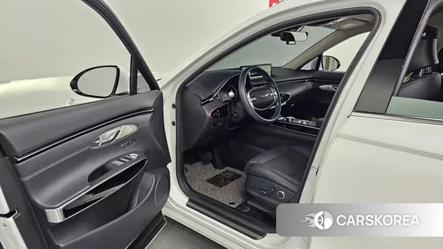 Genesis GV70 2023 Белый из Кореи, фото 2