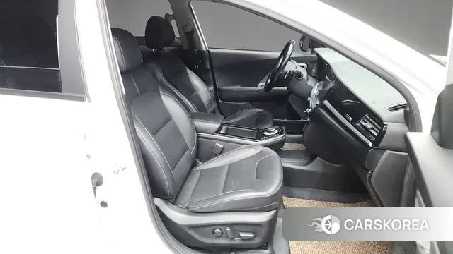 Kia Niro Plus 2022 Белый из Кореи, фото 2