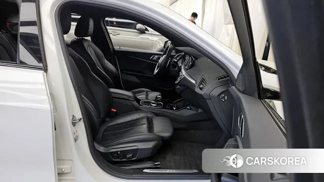 BMW 1 Series (F40) 2021 Белый из Кореи, фото 2