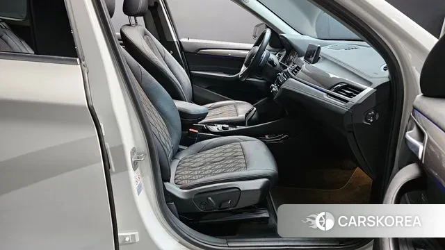 BMW X1 (F48) 2021 Белый из Кореи, фото 2