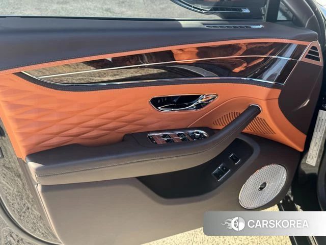 Bentley Flying Spur 3rd Generation 2021 Черный из Кореи, фото 2