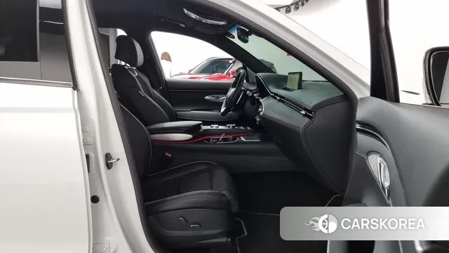 Genesis GV70 2023 Белый из Кореи, фото 2