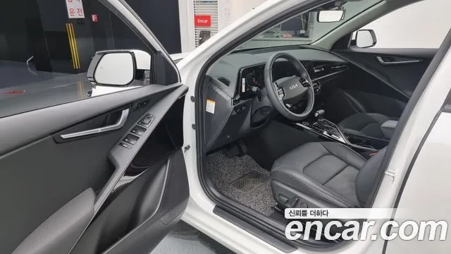 Kia Di Ol Nu Niro 2023 Белый из Кореи, фото 2