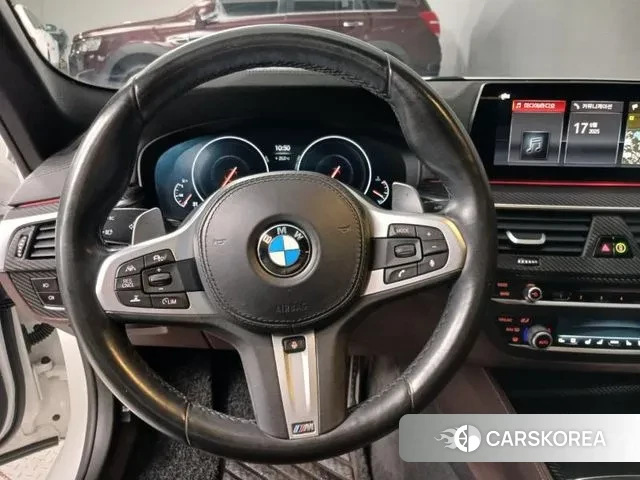 BMW 5 Series (G30) 2019 Белый из Кореи, фото 2
