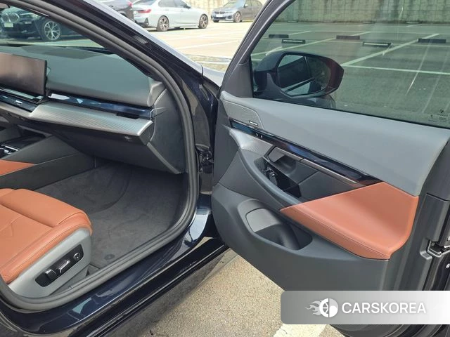 BMW 5 Series (G60) id 4599862 из Кореи 2