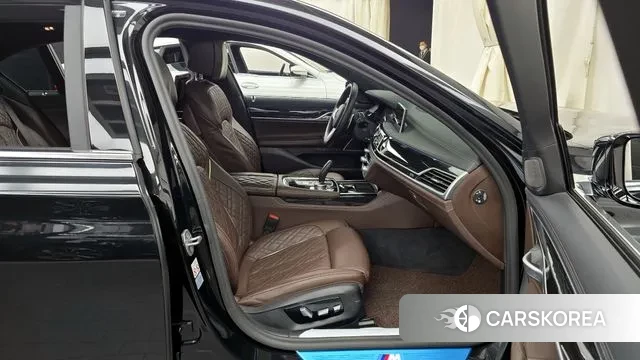 BMW 7 Series (G11) 2021 Черный из Кореи, фото 2