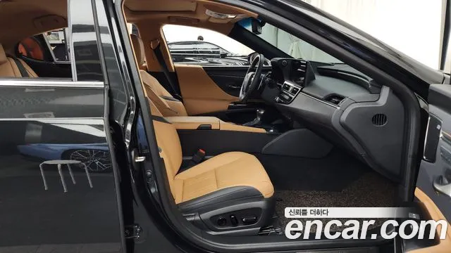 Lexus ES300h 7th generation 2023 Черный из Кореи, фото 2