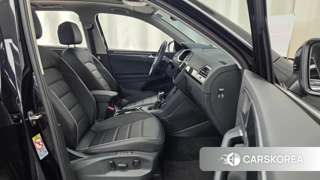Volkswagen Tiguan second Generation 2024 Черный из Кореи, фото 2