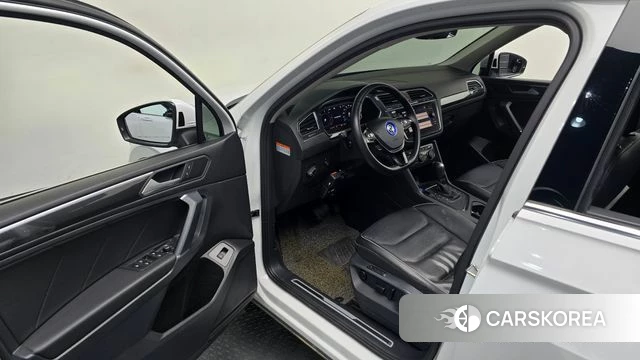 Volkswagen Tiguan Allspace 2020 Белый из Кореи, фото 2