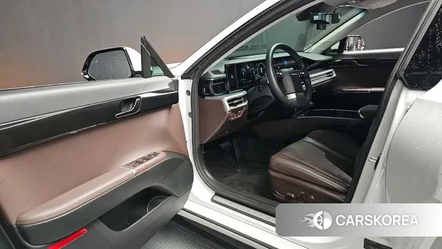 Hyundai Grandeur Hybrid (GN7) 2023 Белый из Кореи, фото 2