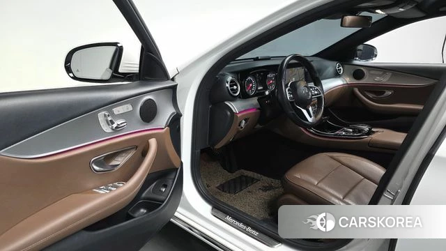 Mercedes-Benz E-Class W213 2018 Белый из Кореи, фото 2