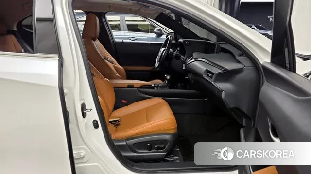 Lexus UX250h 2019 Белый из Кореи, фото 2