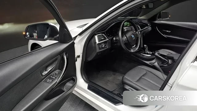 BMW 3 Series (F30) 2018 Белый из Кореи, фото 2