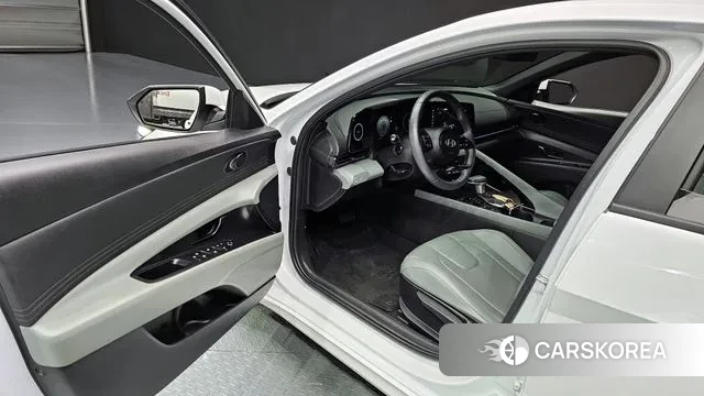 Hyundai The New Avante (CN7) 2023 Белый из Кореи, фото 2