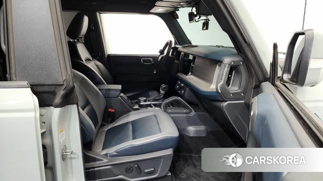 Ford Bronco 6th Generation 2024 Цвет галактики из Кореи, фото 2