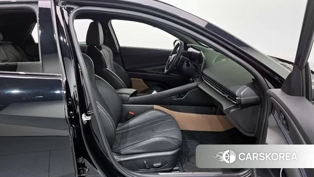 Hyundai The New Avante (CN7) 2023 Черный из Кореи, фото 2