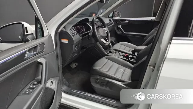 Volkswagen Tiguan second Generation 2021 Белый из Кореи, фото 2