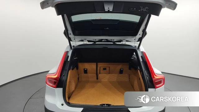 Volvo XC40 2021 Белый из Кореи, фото 2