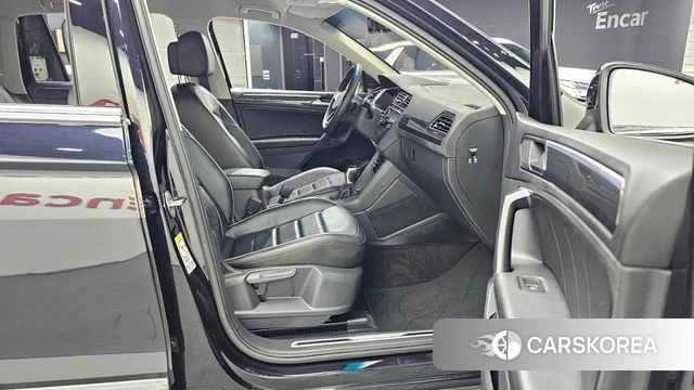 Volkswagen Tiguan second Generation 2021 Черный из Кореи, фото 2