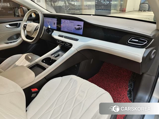 Roewe D7 DMH 2023 Серебристо-серый из Китая, фото 2