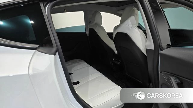 Tesla Model Y 2023 Белый из Кореи, фото 2