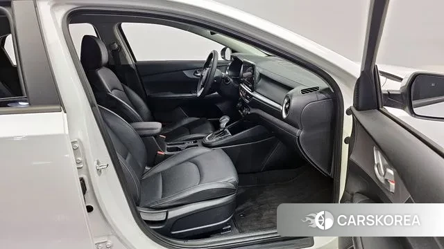 Kia The New K3 2nd generation 2021 Белый из Кореи, фото 2